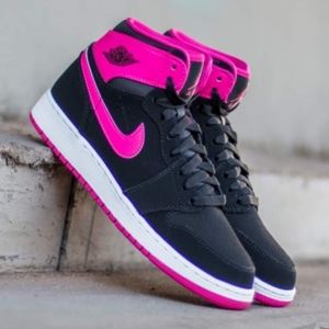 NWOB Jordan 1 Retro High Black Pink GS Size 7Y